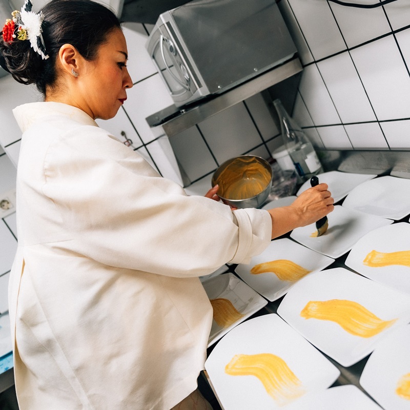 4 manos chef enrique medina de rte apicius con Yoko Hashei Valencia Culinary Festival